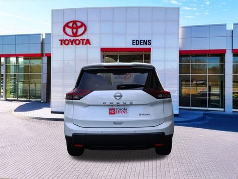 Used 2024 Nissan Rogue SV AWD/4WD image 4
