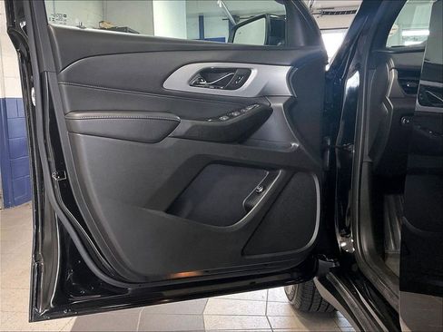 Used 2023 Chevrolet Traverse LT w/ Midnight/Sport Edition AWD/4WD image 9