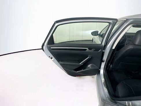 Used 2019 Volkswagen Passat 2.0T SE R-Line FWD image 27
