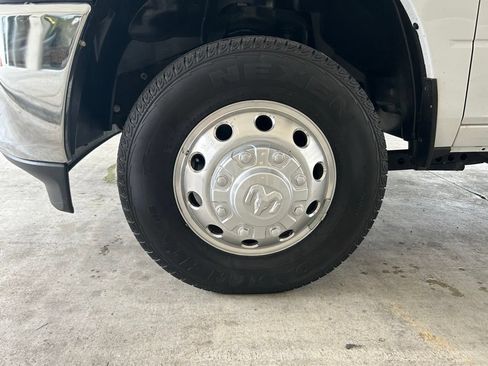 Used 2025 RAM 3500 Tradesman w/ Chrome Appearance Group RWD image 12