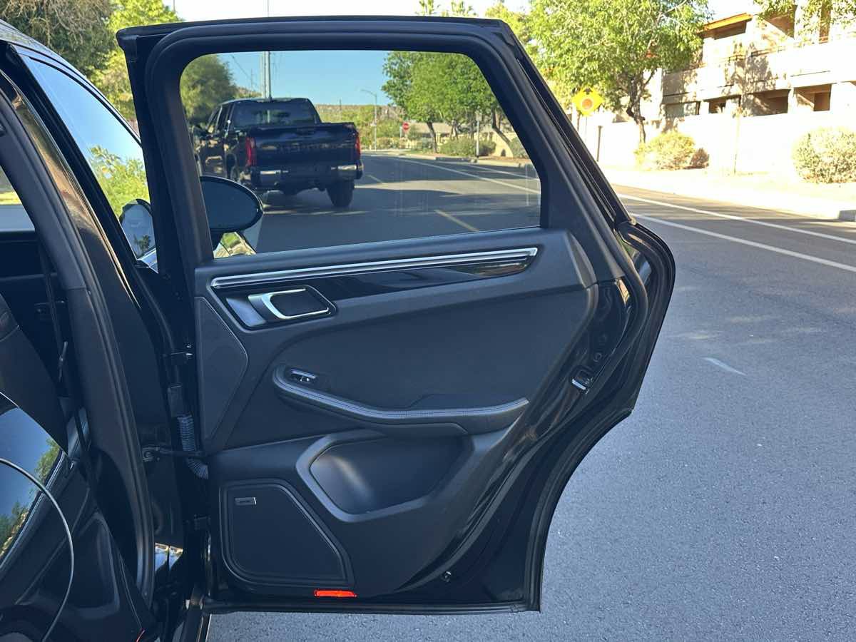 Used 2018 Porsche Macan AWD/4WD image 50