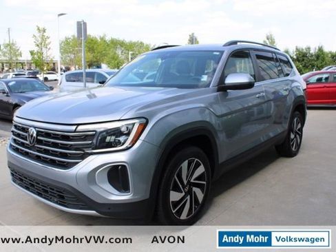 Used 2024 Volkswagen Atlas SE AWD/4WD image 3