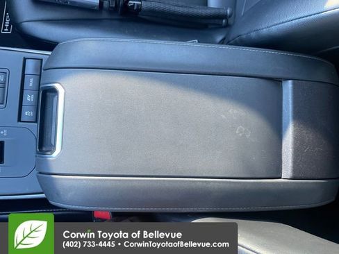 Used 2021 Toyota Highlander XLE w/ Protection Package #3 (TMS) AWD/4WD image 15