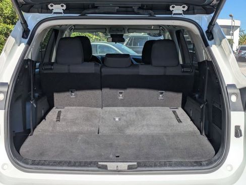 Used 2024 Toyota Highlander LE image 23