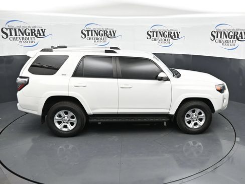 Used 2020 Toyota 4Runner SR5 AWD/4WD image 25