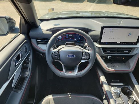 Used 2025 Ford Explorer ST w/ Sun And Sound Package image 21