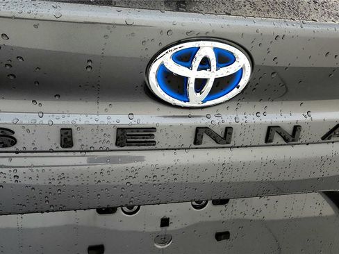 Used 2025 Toyota Sienna XLE w/ XLE Plus Package image 13