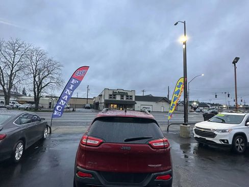 Used 2016 Jeep Cherokee Trailhawk w/ Leather Interior Group image 5