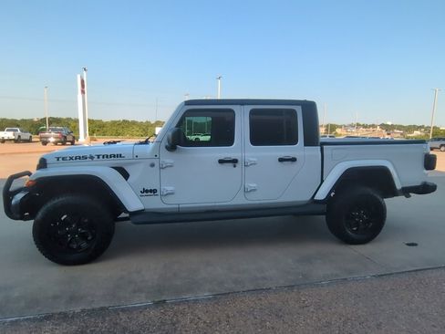 Used 2022 Jeep Gladiator Sport image 4