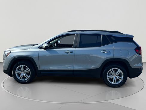 Used 2023 GMC Terrain SLE w/ Driver Convenience Package FWD image 2