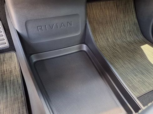 Used 2024 Rivian R1S Adventure AWD/4WD image 32