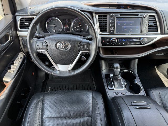 Used 2015 Toyota Highlander Limited Platinum AWD/4WD image 11