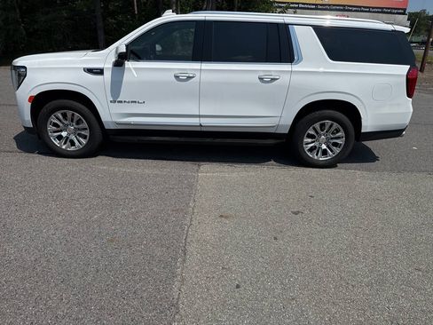 Used 2024 GMC Yukon XL Denali AWD/4WD image 6
