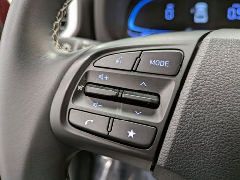 Used 2023 Hyundai Venue Limited image 16