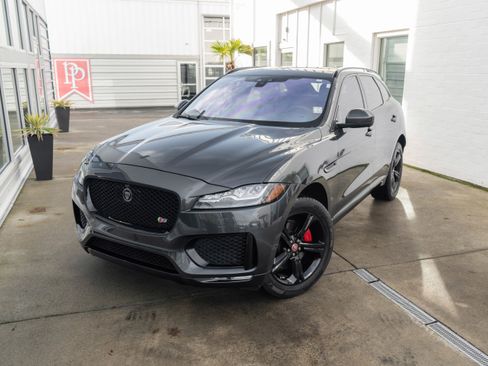 Used 2017 Jaguar F-PACE S image 3