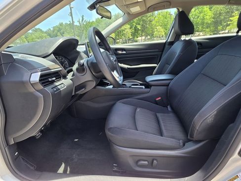 Used 2024 Nissan Altima 2.5 SV FWD image 23