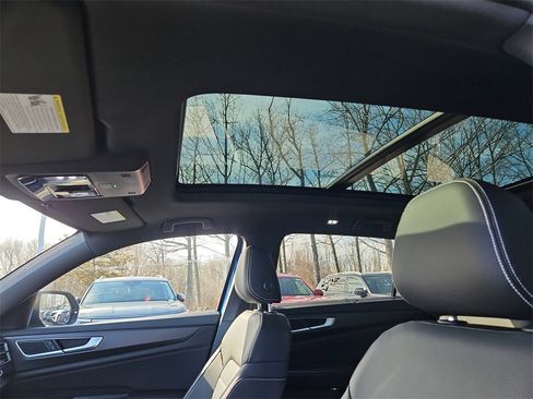 Certified 2025 Volkswagen Atlas Cross Sport SEL image 7