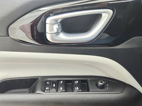 Used 2023 Jeep Compass Limited image 23