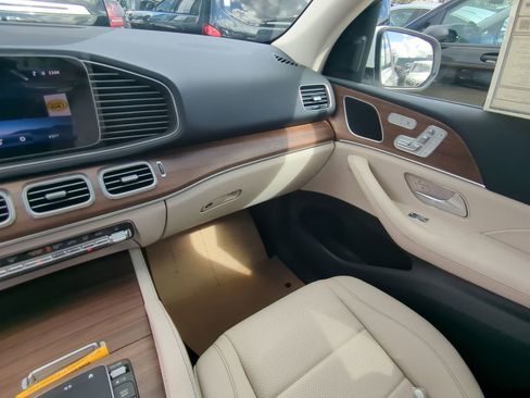 Used 2025 Mercedes-Benz GLE 350 4MATIC image 4