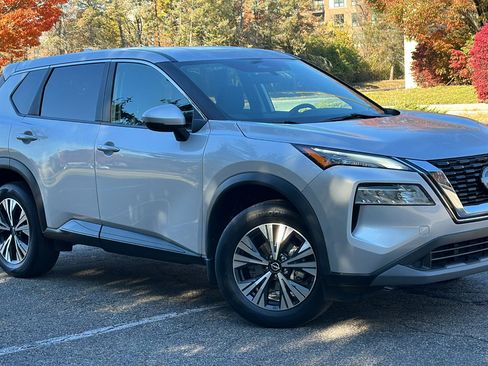 Certified 2022 Nissan Rogue SV image 1