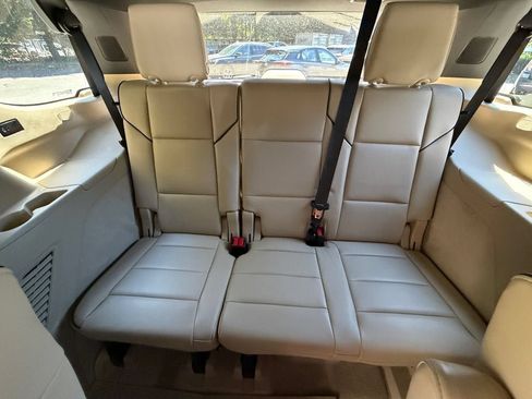 Used 2024 Cadillac Escalade Premium Luxury AWD/4WD image 33