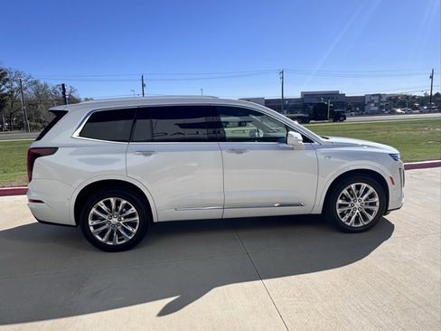 Used 2023 Cadillac XT6 Premium Luxury w/ Technology Package image 6