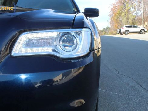 Used 2017 Chrysler 300 Limited image 3