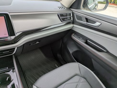 New 2026 Volkswagen Atlas Peak Edition image 18