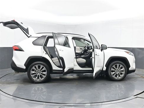 Used 2020 Toyota RAV4 XLE Premium image 52