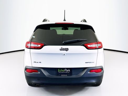 Used 2016 Jeep Cherokee Sport image 7