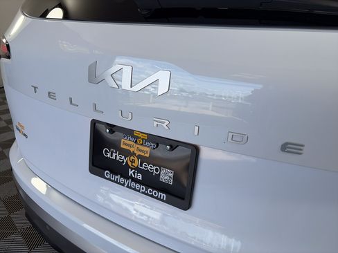 Certified 2025 Kia Telluride SX Prestige AWD/4WD image 16