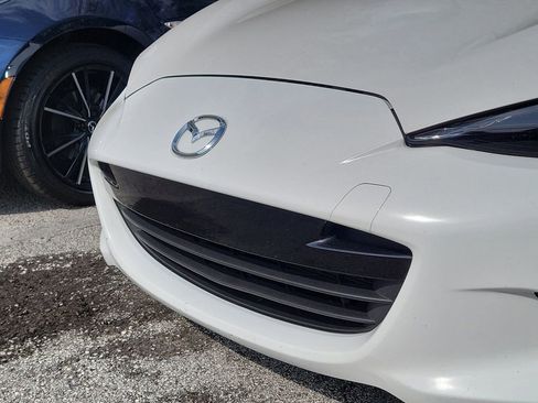Used 2017 MAZDA MX-5 Miata Club image 4