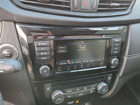 Used 2019 Nissan Rogue SV AWD/4WD image 14