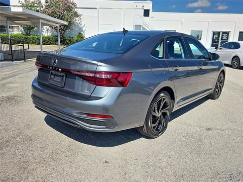 Used 2026 Volkswagen Jetta SE w/ Black Wheel Package FWD image 3