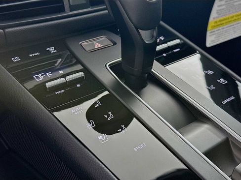 New 2026 Porsche Macan image 21