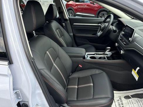 New 2025 Nissan Altima 2.5 SR image 17