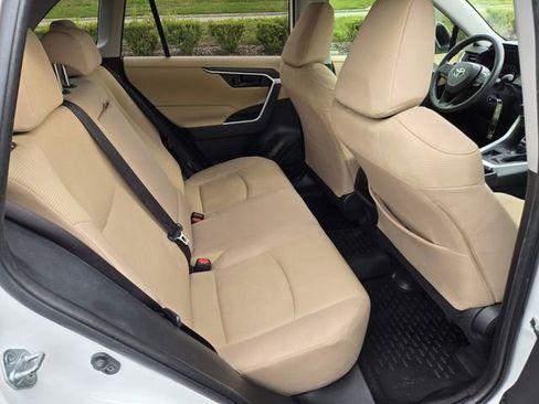 Used 2020 Toyota RAV4 LE image 18