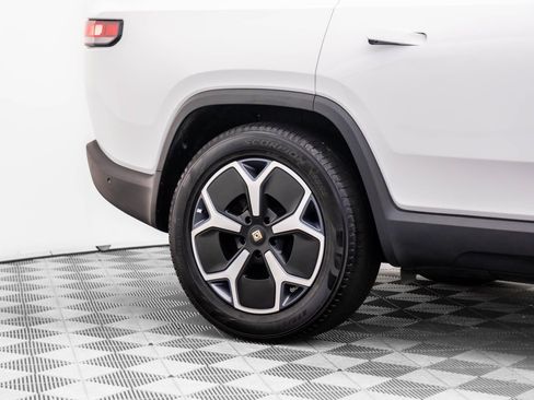 Used 2024 Rivian R1S Adventure image 38