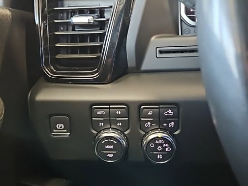 Used 2024 GMC Sierra 2500 AT4 image 37