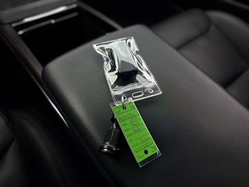 Used 2022 Tesla Model S image 24