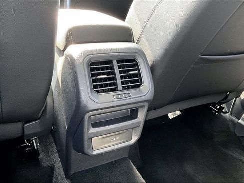 Used 2022 Volkswagen Taos SE image 33