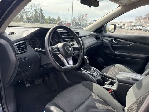 Used 2018 Nissan Rogue SV image 9
