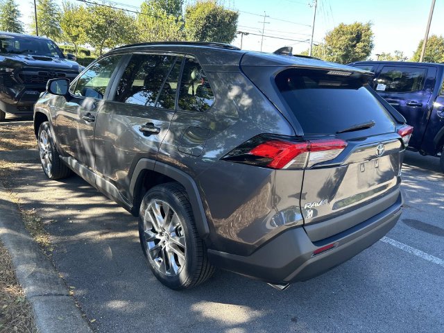Used 2022 Toyota RAV4 XLE Premium AWD/4WD image 2