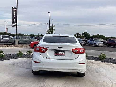 Used 2017 Chevrolet Cruze LT w/ Convenience Package image 6