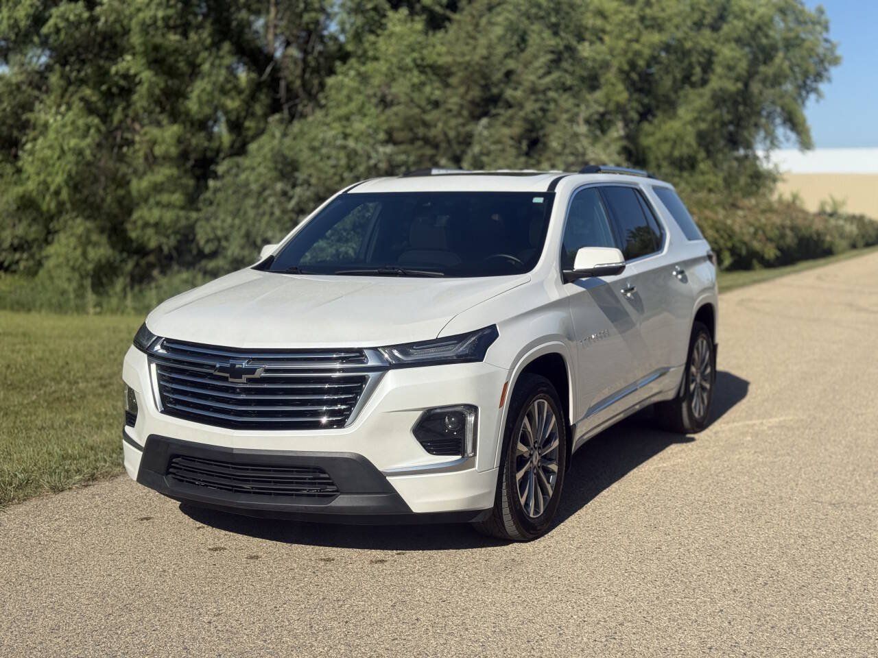 Used 2023 Chevrolet Traverse Premier w/ LPO, Floor Liner Package AWD/4WD image 3