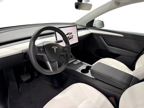 Certified 2023 Tesla Model Y Long Range AWD/4WD image 9