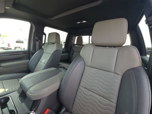 Used 2025 Chevrolet Silverado 2500 ZR2 w/ Technology Package image 22