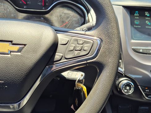 Used 2018 Chevrolet Cruze LT FWD image 16