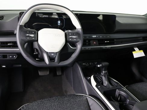 New 2025 Kia K4 GT-Line w/ GT-Line Sunroof Package image 10