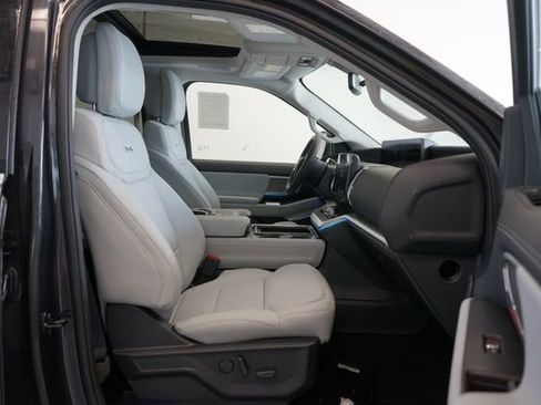 Used 2026 Ford Expedition Platinum w/ Driver's Package image 31